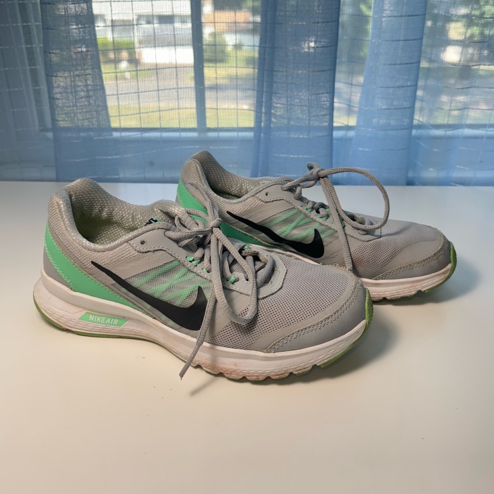 Nike running sneaker size 7.5